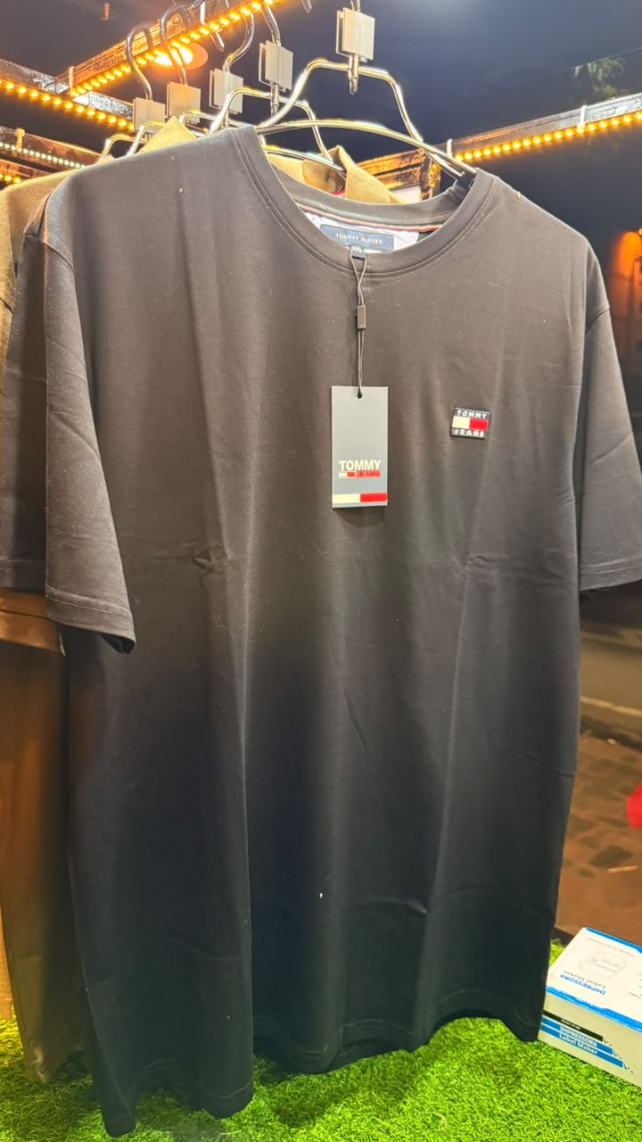 TOMMY HILFIGER T-SHIRT